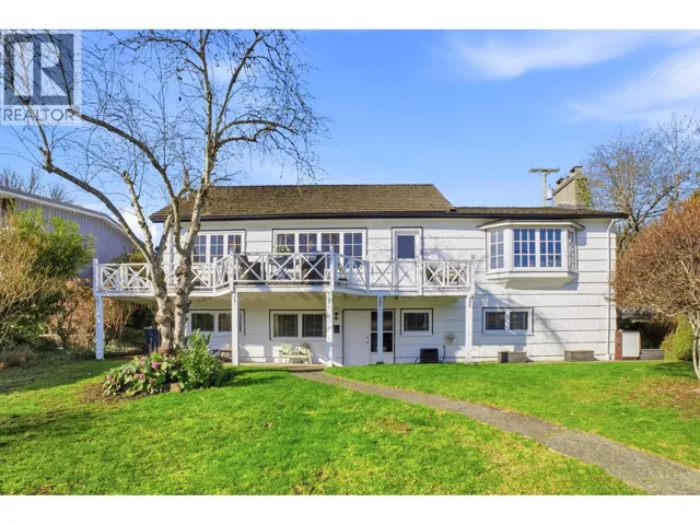 487 ROSLYN BOULEVARD, North Vancouver, British Columbia V7G1P1