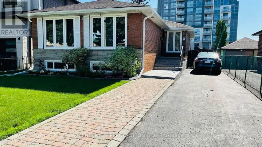 10 CLEMENTINE SQUARE, Toronto (Woburn), Ontario M1G2V7