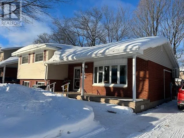 124 Pleasant DR, Sault Ste. Marie, Ontario P6B4E2