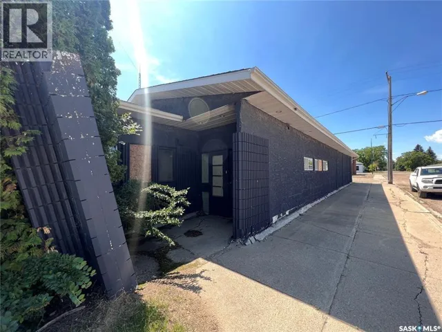 402 Hill AVENUE, Cut Knife, Saskatchewan S9A0N0