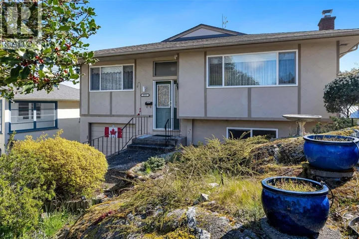 2555 Victor St, Victoria, British Columbia V8R4E1