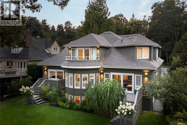 683 Mountjoy Ave, Oak Bay, British Columbia V8S4K8