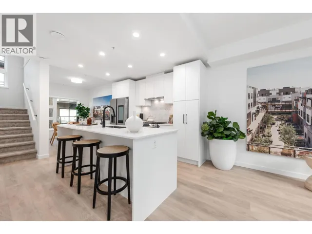 135 535 E 2ND STREET, North Vancouver, British Columbia V7L1E1