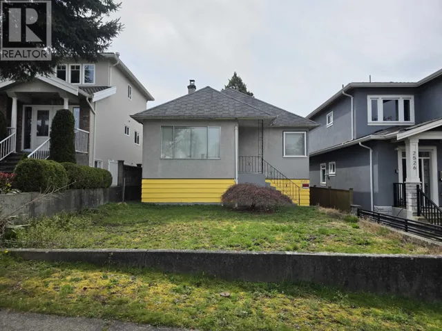 2530 7TH AVENUE, Vancouver, British Columbia V5M1T4