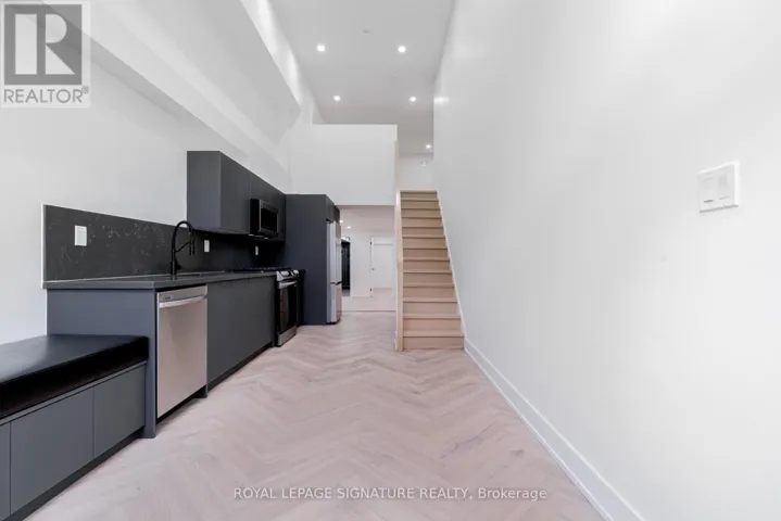 3 - 861 O'CONNOR DRIVE, Toronto (O'Connor-Parkview), Ontario M4B2S7