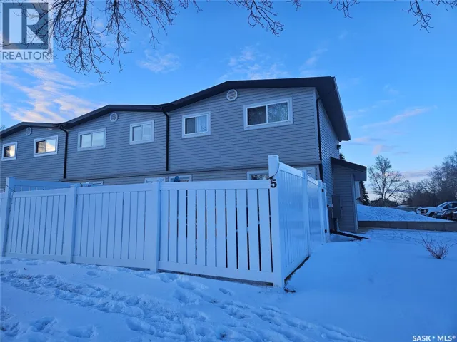 5 1292 Gordon ROAD, Moose Jaw, Saskatchewan S6H3E5