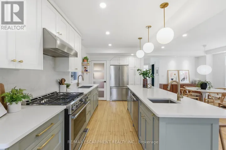 73 ARKELL STREET, Hamilton (Westdale), Ontario L8S1N6