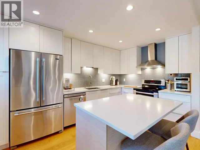 304 1528 BOWSER AVENUE, North Vancouver, British Columbia V7P2Y3