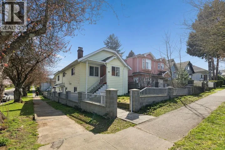 3708 DUMFRIES STREET, Vancouver, British Columbia V5N3S7