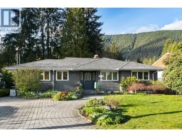 956 BELVISTA CRESCENT, North Vancouver, British Columbia V7R2B4