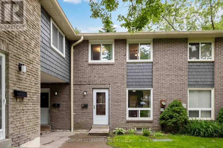 18 ROCK FERN WAY, Toronto (Don Valley Village), Ontario M2J4N2