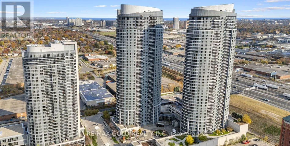 135 VILLAGE GREEN SQUARE, Toronto (Agincourt South-Malvern West), Ontario M1S0G3