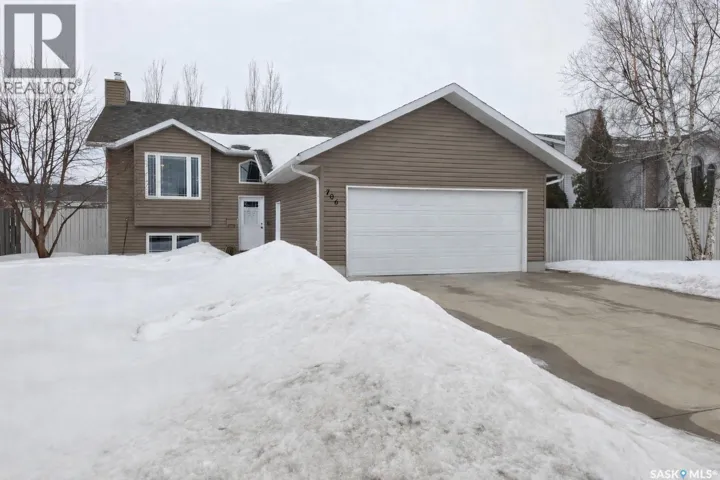 701 7th AVENUE W, Meadow Lake, Saskatchewan S9X1A7