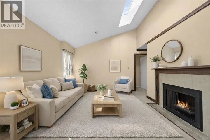 403 1340 DUCHESS AVENUE, West Vancouver, British Columbia V7T1H6