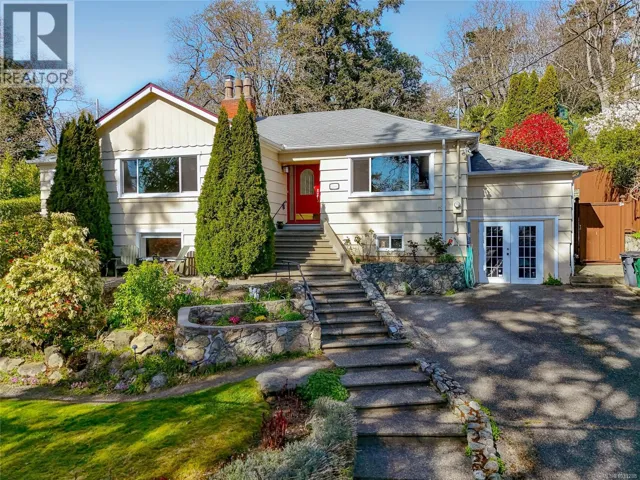 1184 Clovelly Terr, Saanich, British Columbia V8P1V6