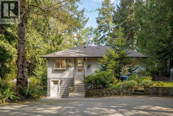 2320 Dolphin Rd, North Saanich, British Columbia V8L5V2