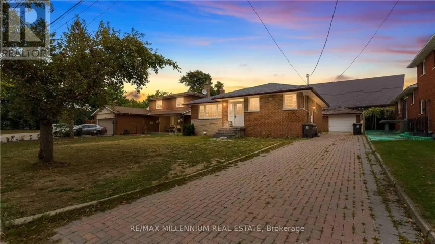 3 JASMINE ROAD, Toronto (Humbermede), Ontario M9M2P8