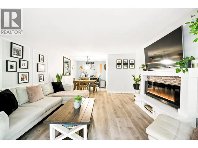 212 1955 WOODWAY PLACE, Burnaby, British Columbia V5B4S5