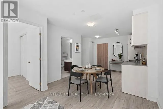 604 - 3100 KEELE STREET, Toronto (Downsview-Roding-CFB), Ontario M3M0E1