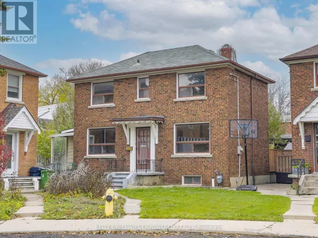 30 CARUS AVENUE, Toronto (Wychwood), Ontario M6G2A4