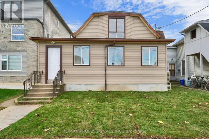 APARTMENT A - 27 OAKDALE AVENUE, St. Catharines (Oakdale), Ontario L2P2B8