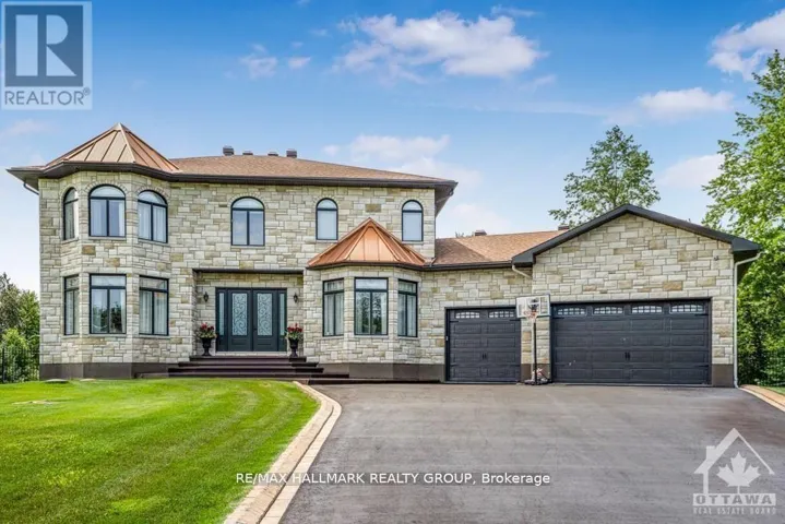 699 BALLYCASTLE CRESCENT, Ottawa, Ontario K1X0A4