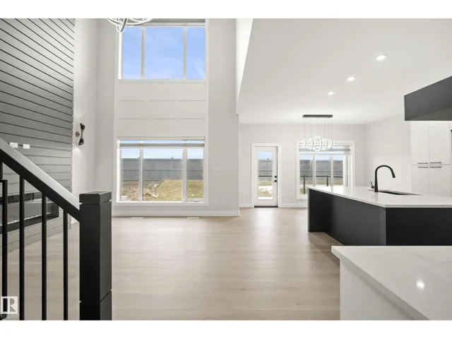 15031 10 ST NW, Edmonton, Alberta T5Y4C8