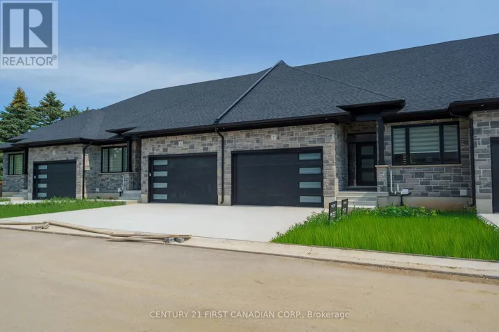 11 - 32 POSTMA CRESCENT, North Middlesex (Ailsa Craig), Ontario N0M1A0