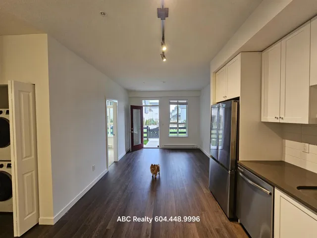 1FL 15738 85 AVENUE, Surrey, British Columbia V4N6Y1