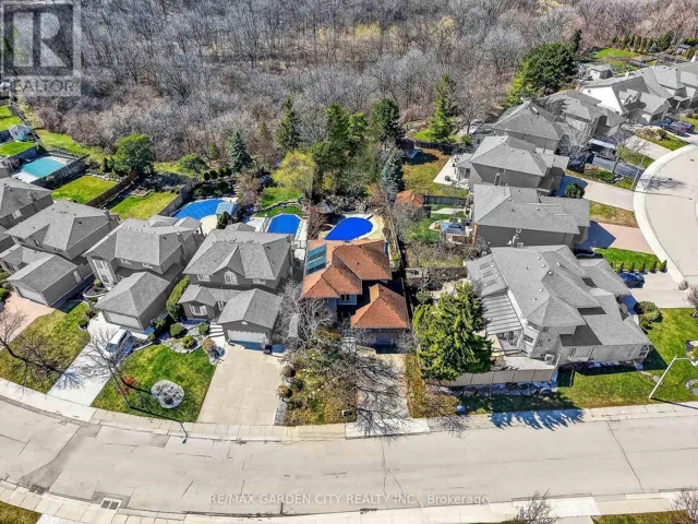 72 NATIONAL DRIVE, Hamilton (Gershome), Ontario L8G5A8