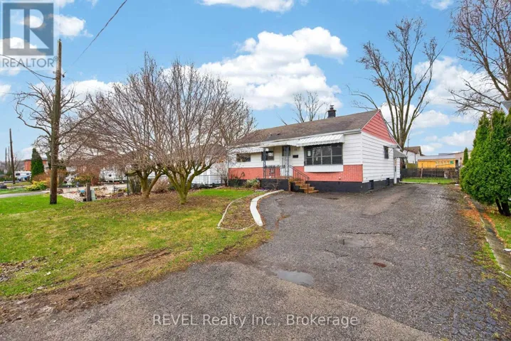 15 VERA STREET, St. Catharines (Western Hill), Ontario L2S1C3