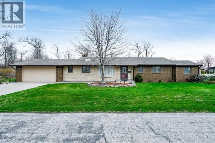 10 Oakwoods DRIVE, Leamington, Ontario N8H4B1