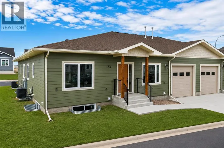 240 Parkview Lane W, Bow Island, Alberta T0K0G0