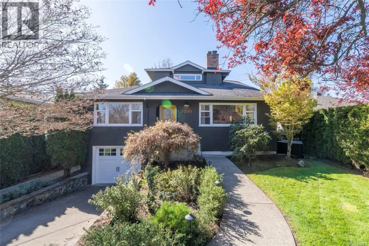2041 Carnarvon St, Oak Bay, British Columbia V8R2V2