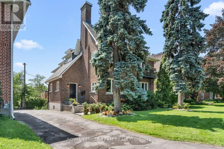 228 RIDEAU TERRACE, Ottawa, Ontario K1M0Z2