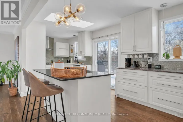 92 SANDRINGHAM DRIVE, Barrie (Innis-Shore), Ontario L4M7J5