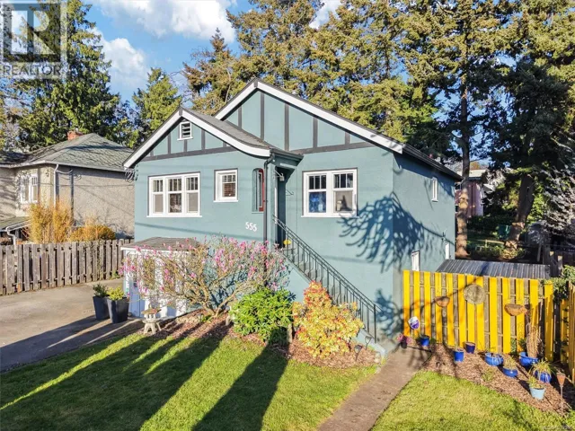 555 Lampson St, Esquimalt, British Columbia V9A5Z8
