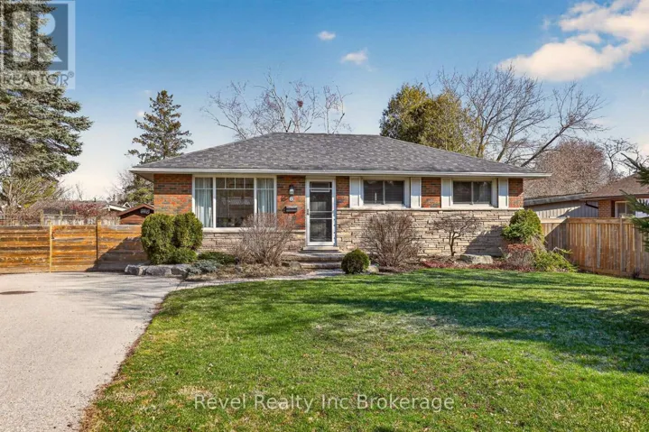 8 ELMWOOD PLACE, Woodstock (Woodstock - South), Ontario N4S2K6