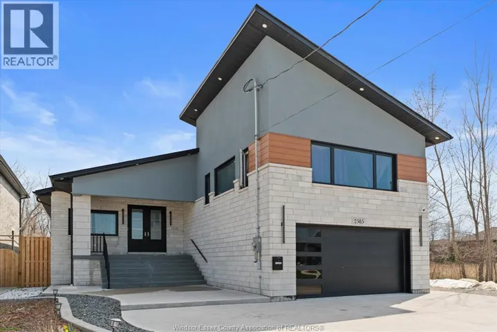 2585 KENORA STREET, Windsor, Ontario N9B1Y3