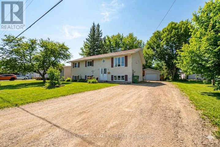 3 SELKIRK STREET, Petawawa, Ontario K8H1N8