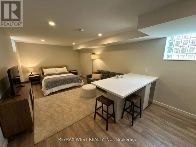 LOWER - 176 SAMMON AVENUE, Toronto (Danforth Village-East York), Ontario M4J1Z2