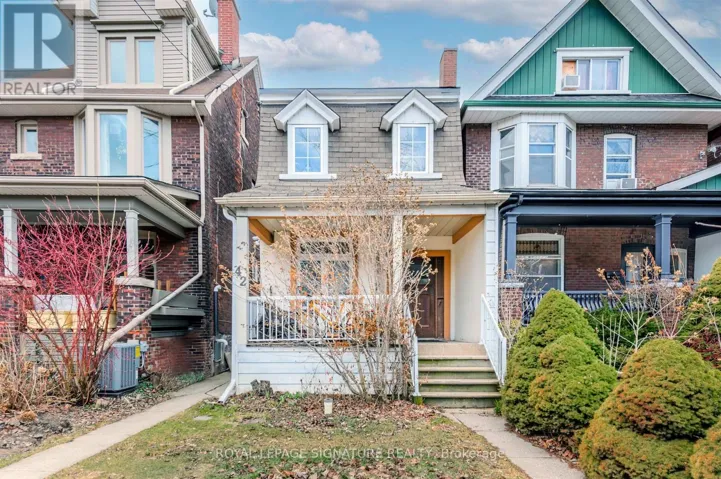 42 SORAUREN AVENUE, Toronto (Roncesvalles), Ontario M6R2C7