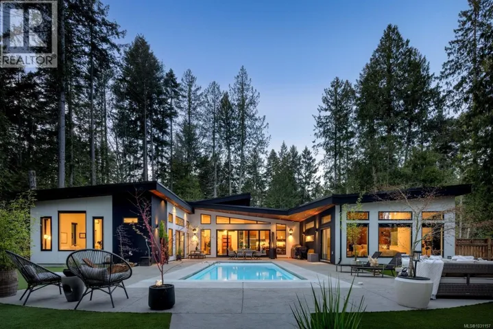 867 Bradley Dyne Rd, North Saanich, British Columbia V8L5H1