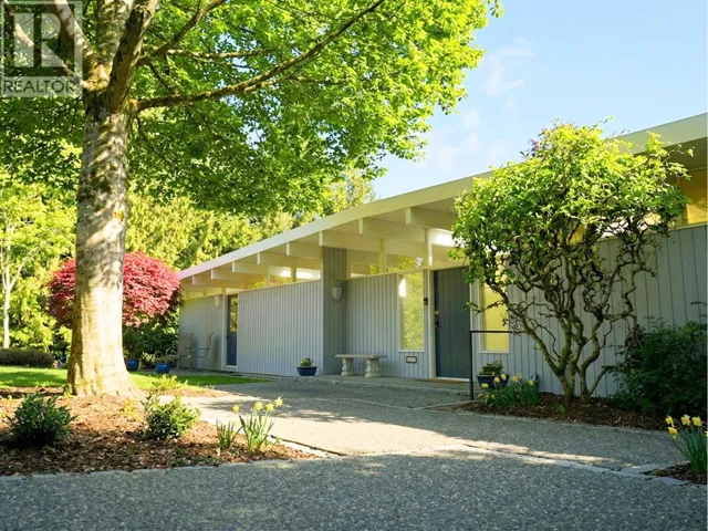 680 ST. ANDREWS ROAD, West Vancouver, British Columbia V7S1V6