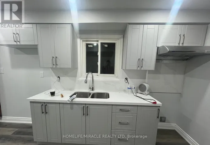 8 ROTHERGLEN COURT, Brampton (Brampton West), Ontario L6X2S1