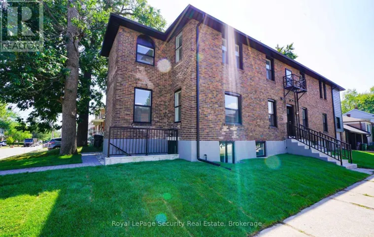 5 - 92 TWELFTH STREET, Toronto (New Toronto), Ontario M8V3H1