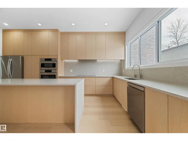 14037 104 AV NW, Edmonton, Alberta T5N0W7