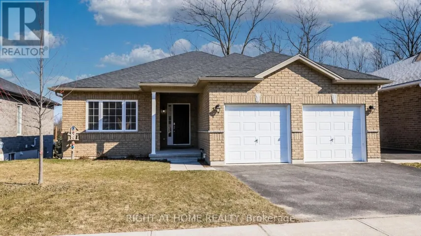 28 HUNTER AVENUE, Tay (Victoria Harbour), Ontario L0K2A0