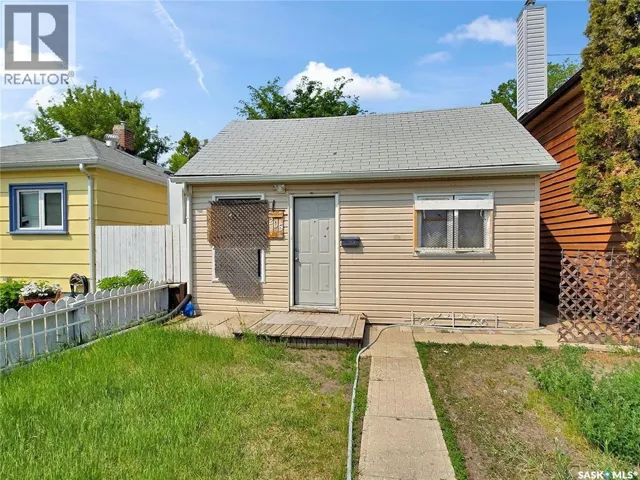 205 J AVENUE S, Saskatoon, Saskatchewan S7M2A2