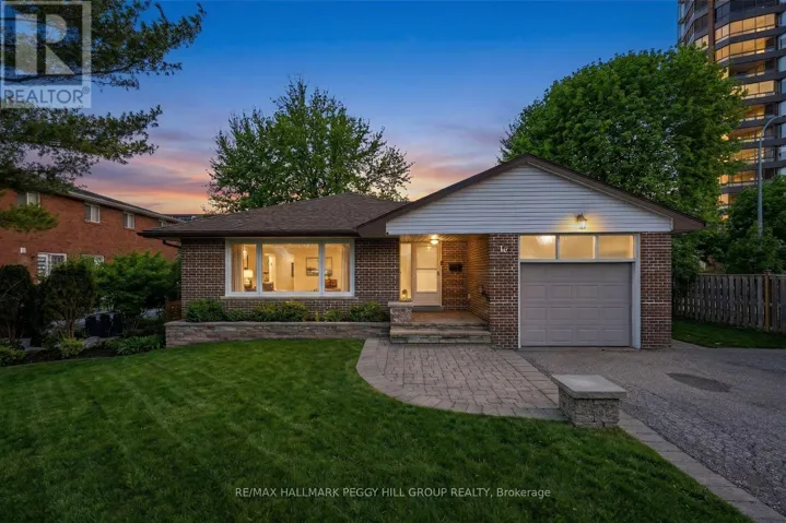 10 DUCKWORTH STREET, Barrie (North Shore), Ontario L4M3V8